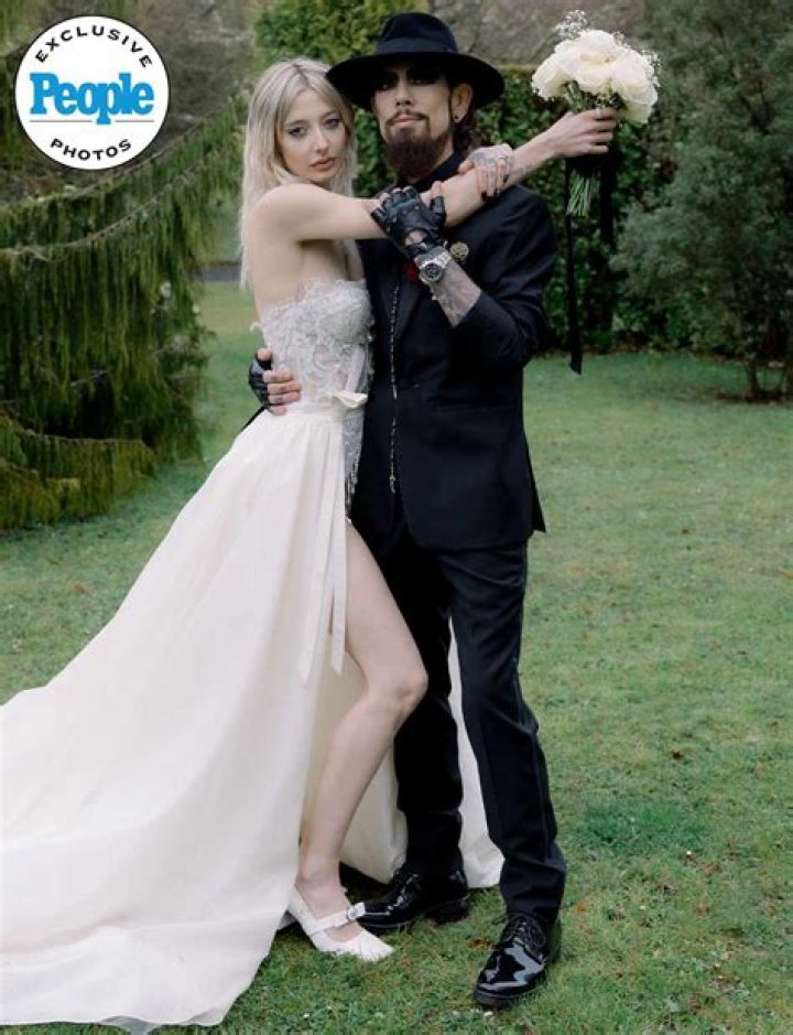 Dave Navarro's Love Story Explored
