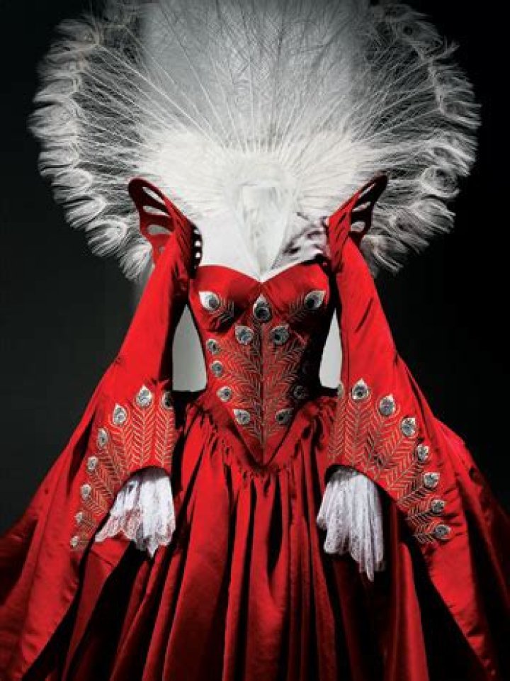 Designer Eiko Ishioka’s ‘Mirror Mirror’ Costumes Are a Spectacular Finale To Her Career – The Hollywood Reporter
